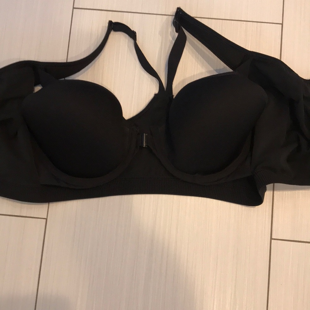 Victoria Secret - Picture 2 of 2